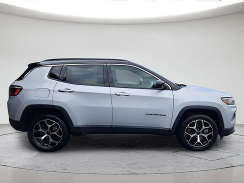 Used 2025 Jeep Compass Limited AWD/4WD image 6