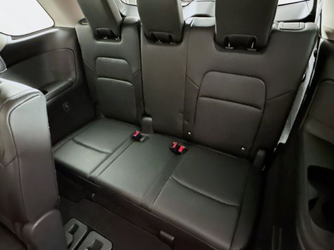 Used 2025 Nissan Pathfinder SL image 29