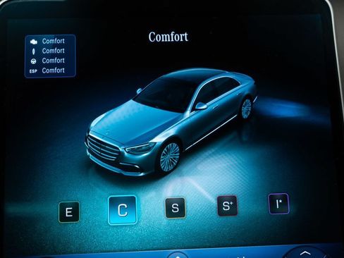 Used 2022 Mercedes-Benz S 500 4MATIC w/ AMG Line Package image 21