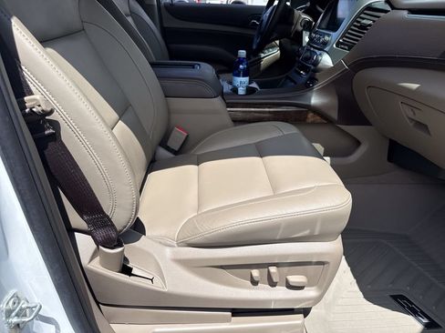 Used 2020 Chevrolet Suburban LT RWD image 13