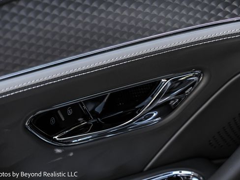 New 2025 Bentley Flying Spur Plug-In Hybrid image 21