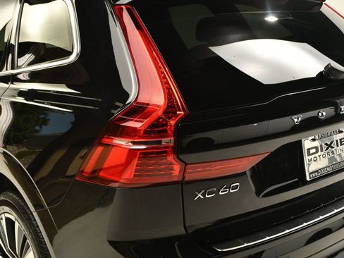 Used 2022 Volvo XC60 B5 Momentum w/ Protection Package Premier image 13