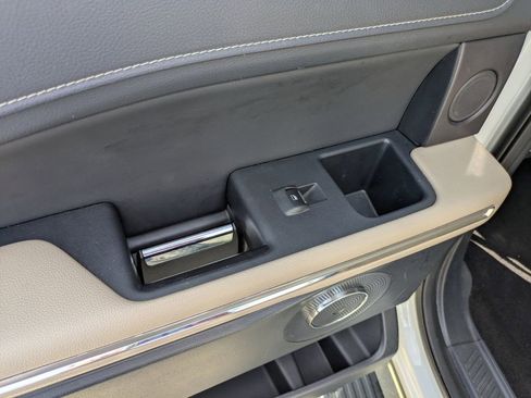 Used 2022 Ford Expedition Max Limited image 12