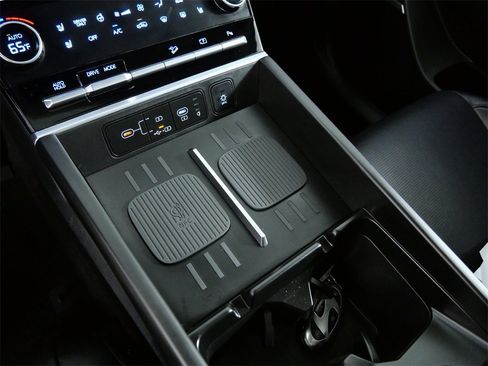 Used 2025 Hyundai Santa Fe Limited image 22