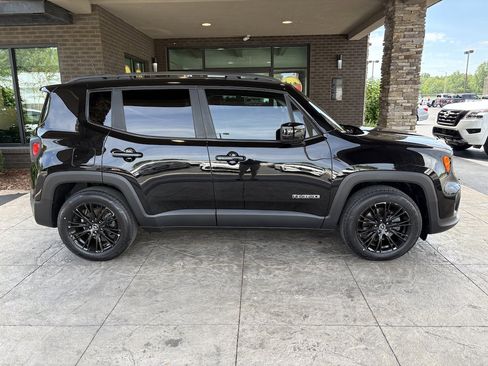 Used 2019 Jeep Renegade Latitude FWD image 5