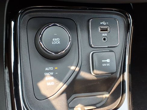 Used 2021 Jeep Compass Limited AWD/4WD image 16