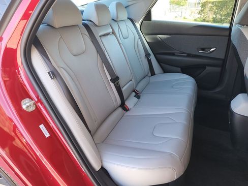 Used 2025 Hyundai Elantra Limited image 14