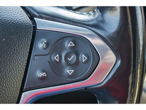 Used 2022 Chevrolet Traverse LT AWD/4WD image 39