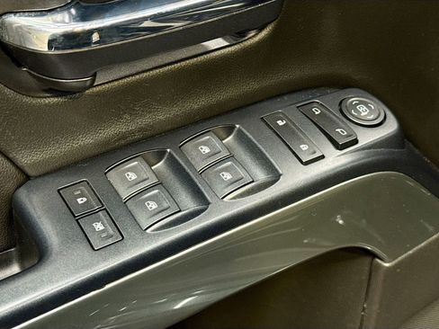 Used 2018 Chevrolet Silverado 1500 LT w/ LT Eassist Package AWD/4WD image 21