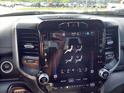 Used 2024 RAM 1500 Laramie AWD/4WD image 18