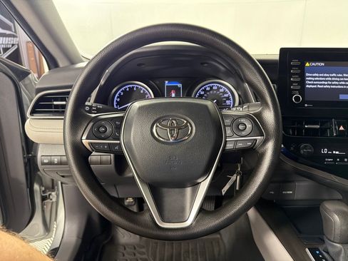 Used 2022 Toyota Camry LE FWD image 14