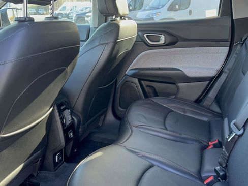 Used 2022 Jeep Compass Latitude image 34