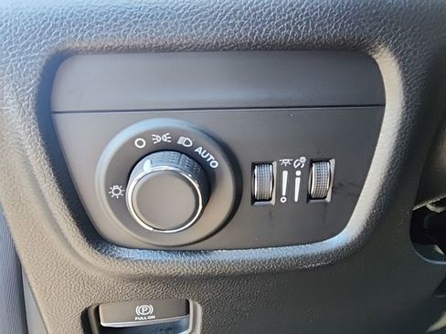 New 2025 Jeep Grand Cherokee Altitude image 32