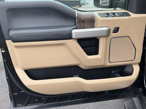 Used 2017 Ford F350 Lariat w/ Chrome Package image 35