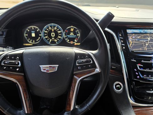 Used 2015 Cadillac Escalade Luxury RWD image 46