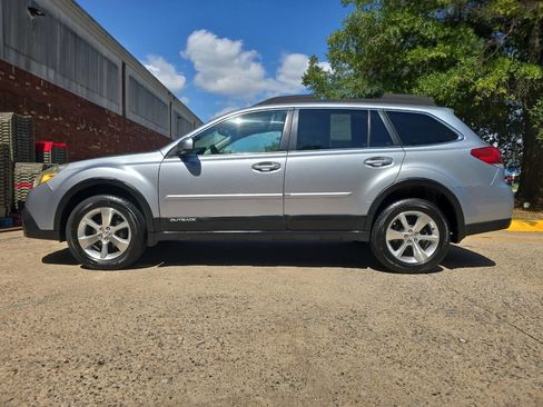 Used 2013 Subaru Outback 2.5i Limited w/ Popular Pkg 2 image 2