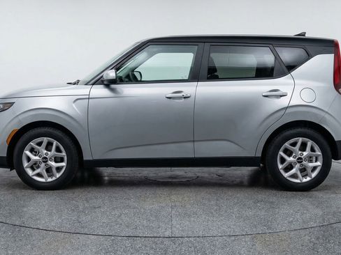 Used 2025 Kia Soul LX w/ LX Technology Package FWD image 5