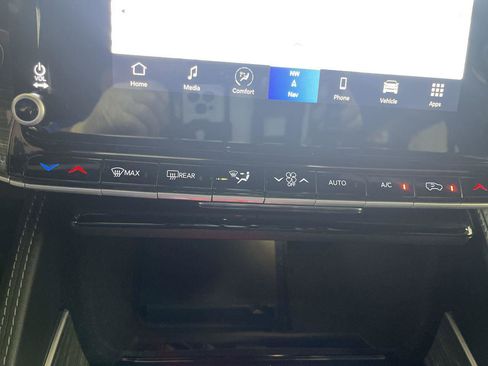 Used 2022 Jeep Wagoneer Series II AWD/4WD image 19
