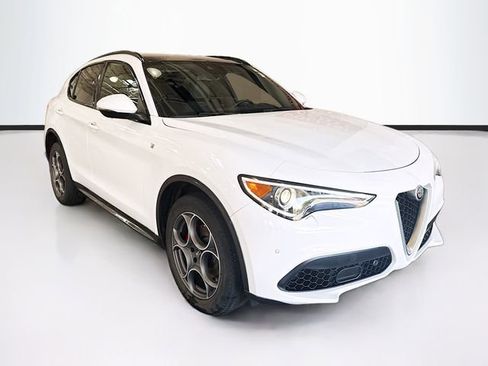 Used 2023 Alfa Romeo Stelvio Ti AWD/4WD image 3
