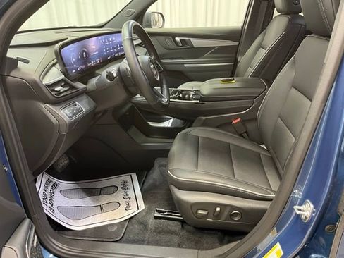 Used 2025 Buick Enclave Preferred image 4