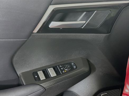 Used 2025 Mitsubishi Outlander SE FWD image 14