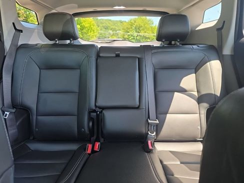 Used 2024 GMC Terrain SLT AWD/4WD image 7