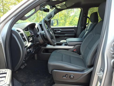 Used 2025 RAM 1500 4x4 Crew Cab image 14
