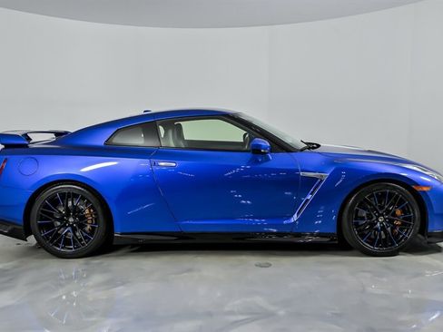 Used 2020 Nissan GT-R Premium AWD/4WD image 14