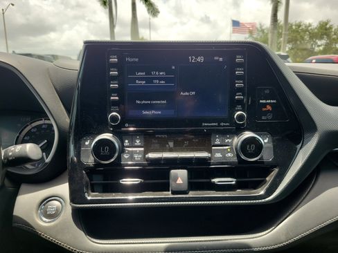 Used 2022 Toyota Highlander XSE FWD image 26