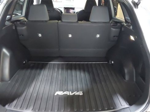 Used 2023 Toyota RAV4 SE image 21