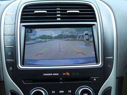 Used 2018 Lincoln MKX Select w/ Select Plus Package FWD image 19
