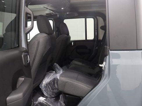 New 2025 Jeep Gladiator Sport image 12