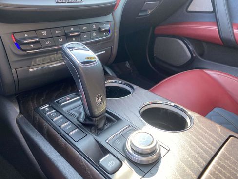 Used 2019 Maserati Ghibli S GranLusso RWD image 28