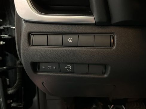 Used 2023 Nissan Rogue SV AWD/4WD image 15