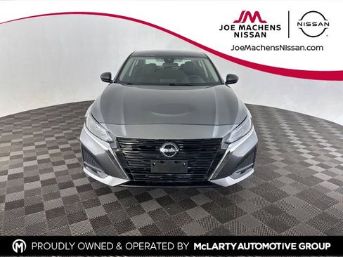 Used 2025 Nissan Altima 2.5 SV image 2