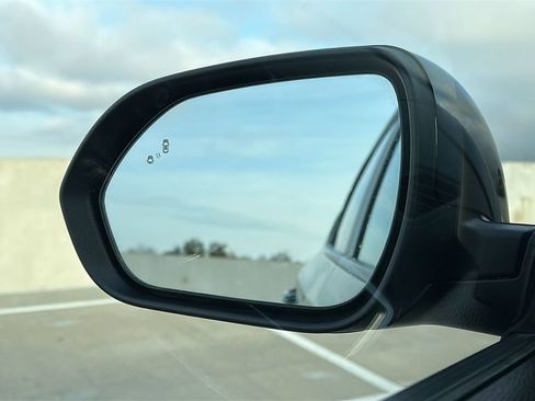 Used 2025 Kia Seltos S image 18