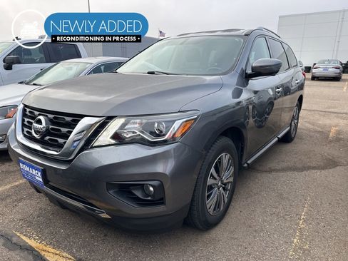 Used 2019 Nissan Pathfinder SL image 1