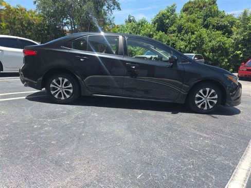 Used 2022 Toyota Corolla LE FWD image 6