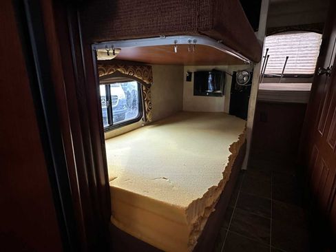 Used 2011 Ford E-450 and Econoline 450 Super Duty w/ Motorhome Prep Pkg image 23