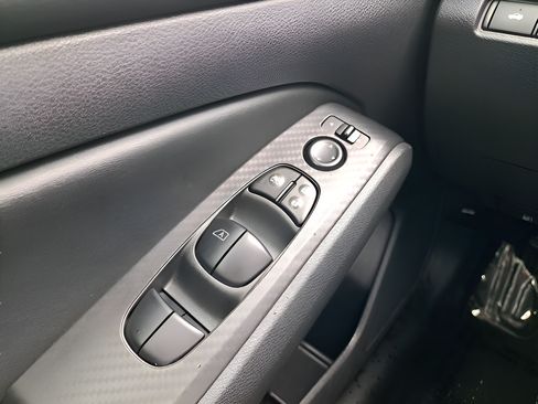 Used 2024 Nissan Altima 2.5 SV FWD image 30
