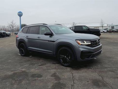 Used 2023 Volkswagen Atlas SEL R-Line image 2
