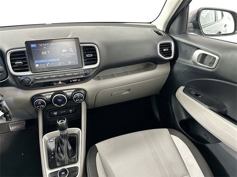 Used 2023 Hyundai Venue SEL image 25
