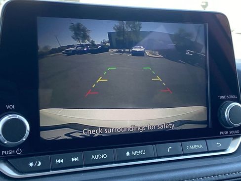 Used 2025 Nissan Rogue SV FWD image 10