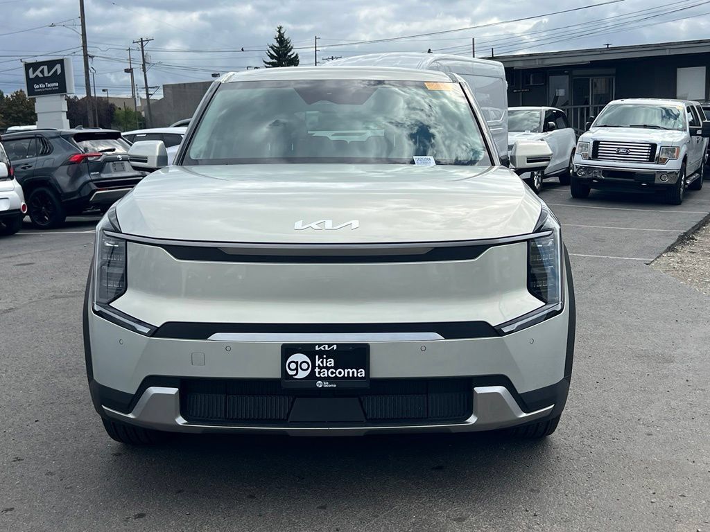 Certified 2024 Kia EV9 Light Long Range RWD image 4