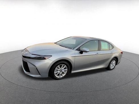 Used 2025 Toyota Camry LE image 8
