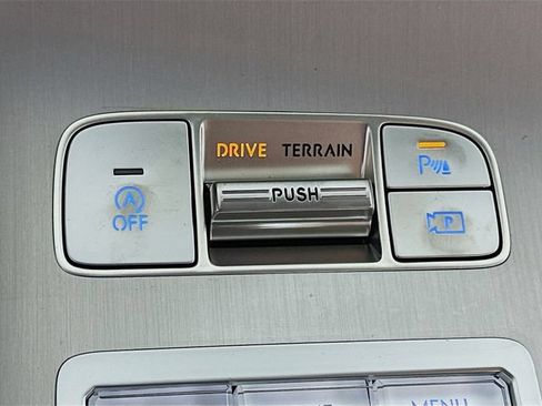 Certified 2026 Genesis GV70 2.5T Select AWD/4WD image 17