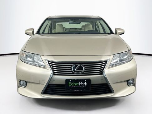 Used 2013 Lexus ES 350 w/ Luxury Pkg FWD image 2