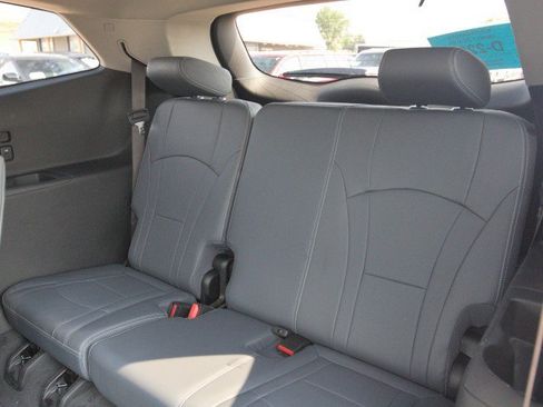 Used 2019 Buick Enclave Essence AWD/4WD image 27