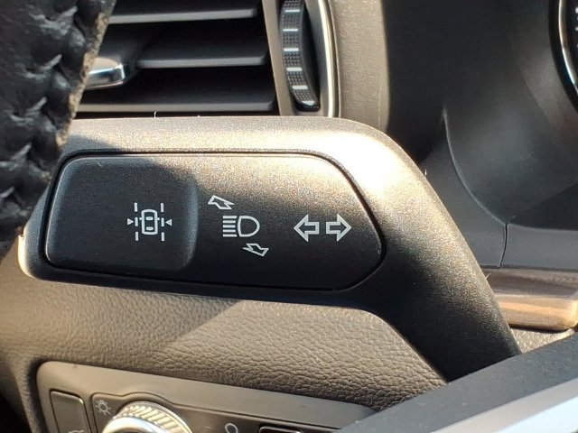 Used 2023 Ford Explorer Limited w/ Limited Technology Package AWD/4WD image 32