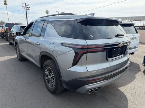 Used 2025 Chevrolet Traverse LT image 5
